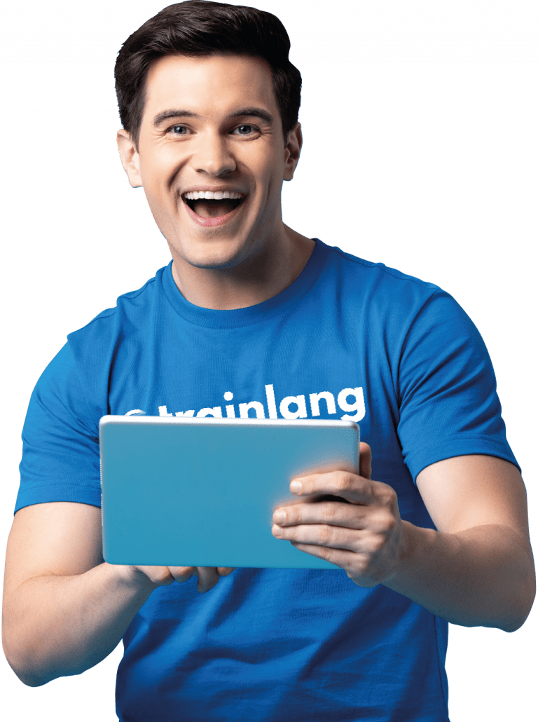 chico aprendiendo idiomas con tablet