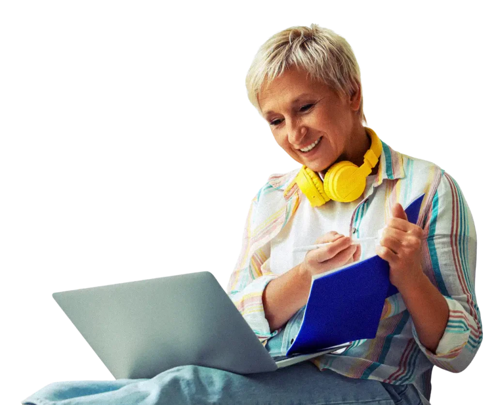 mujer recibiendo clases de francés para adultos desde su casa