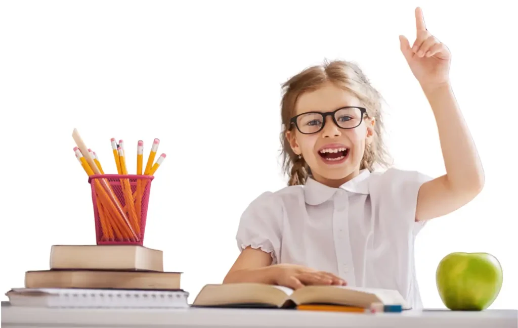 niña en un pupitre en sus clases de español para niños