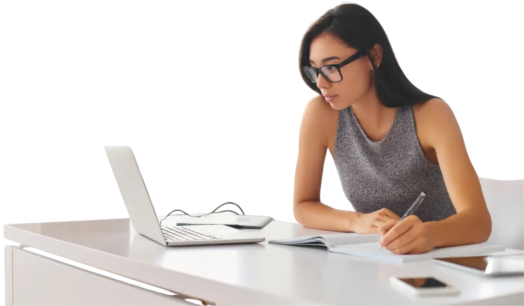 alumna realizando desde su portátil en su empresa nuestro curso de alemán